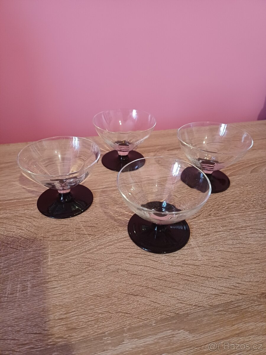 Sklenička Art deco 30. léta