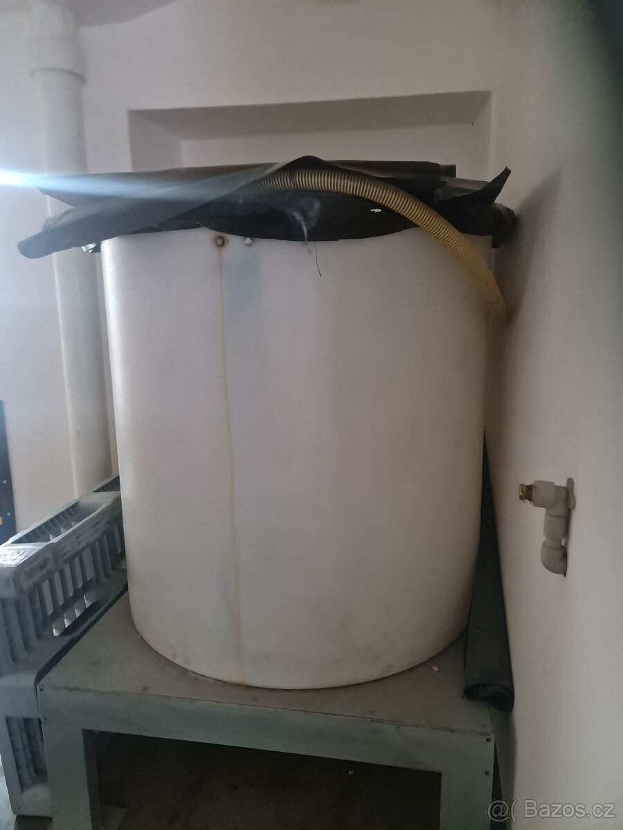 Plastová nádrž 1000l