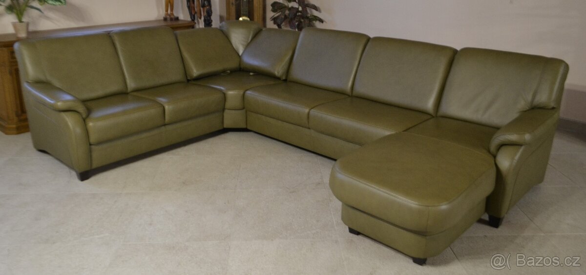 Kožená, rohová sedací souprava do tvaru "U".