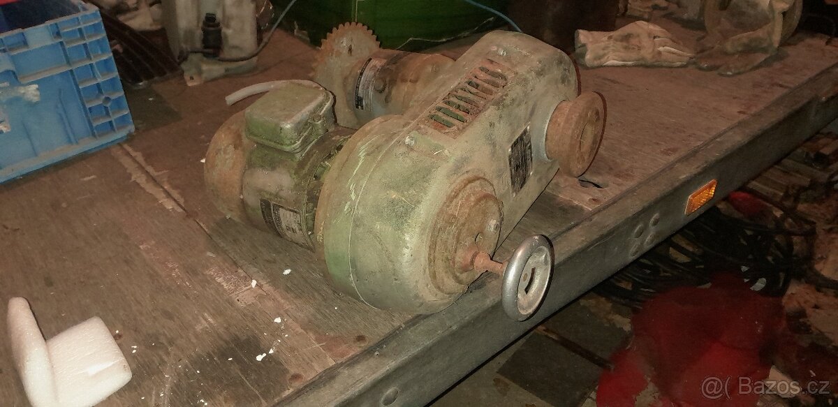 Elektromotor s převodovkou