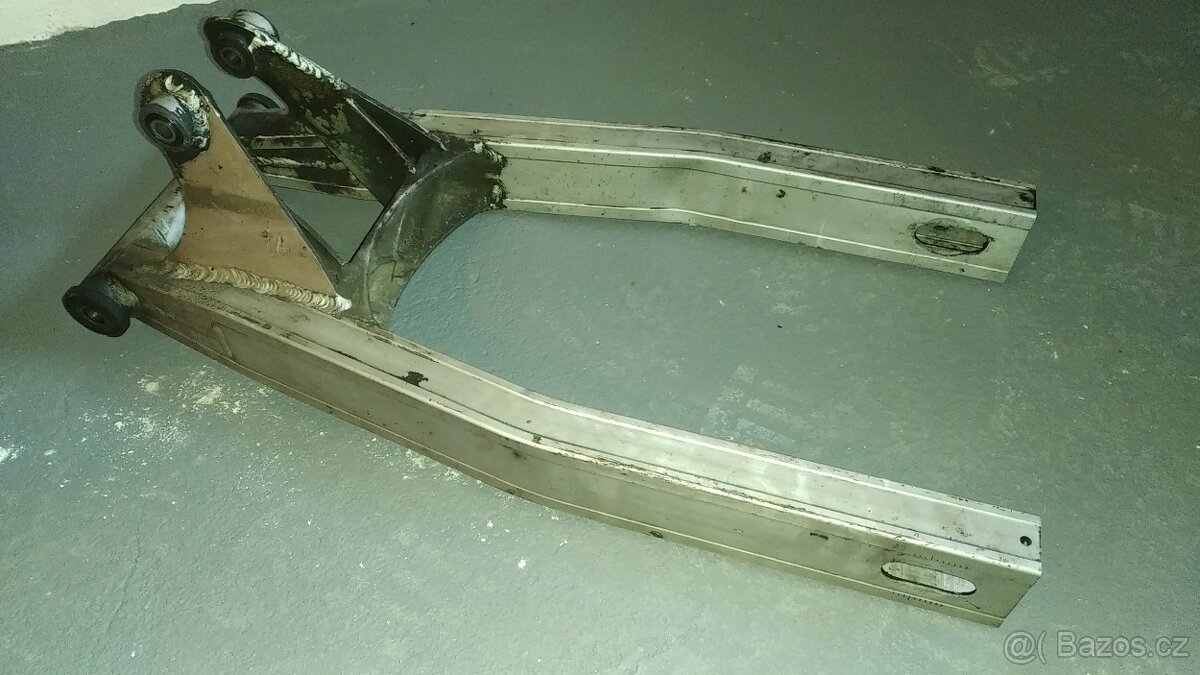 Suzuki GSX-R 750 (do r. 1987) - kyvná vidlice