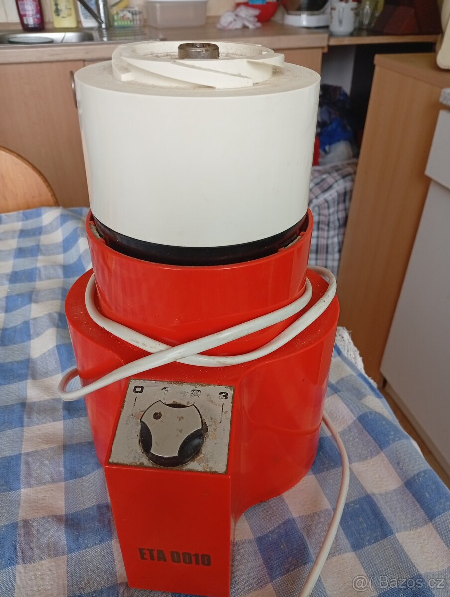 Prodám retro kuchynského robota