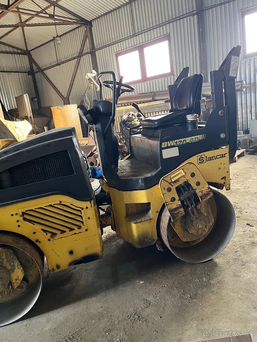 Tandemový válec Bomag 120