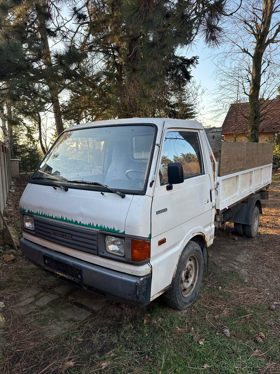 Mazda E2200, 3stranná sklopka, valmík