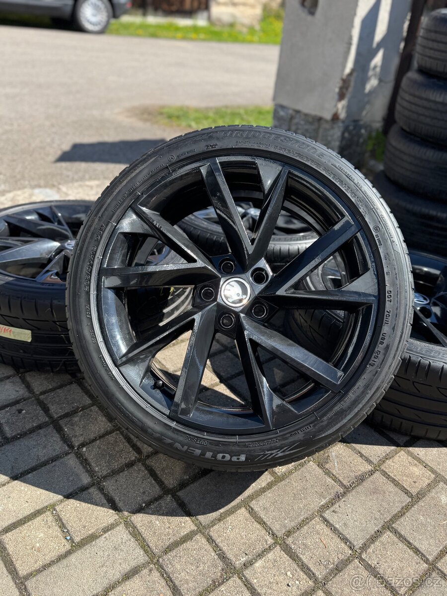 ORIGINÁL Alu Škoda VEGA R19, 5x112- TOP STAV, LETNÍ