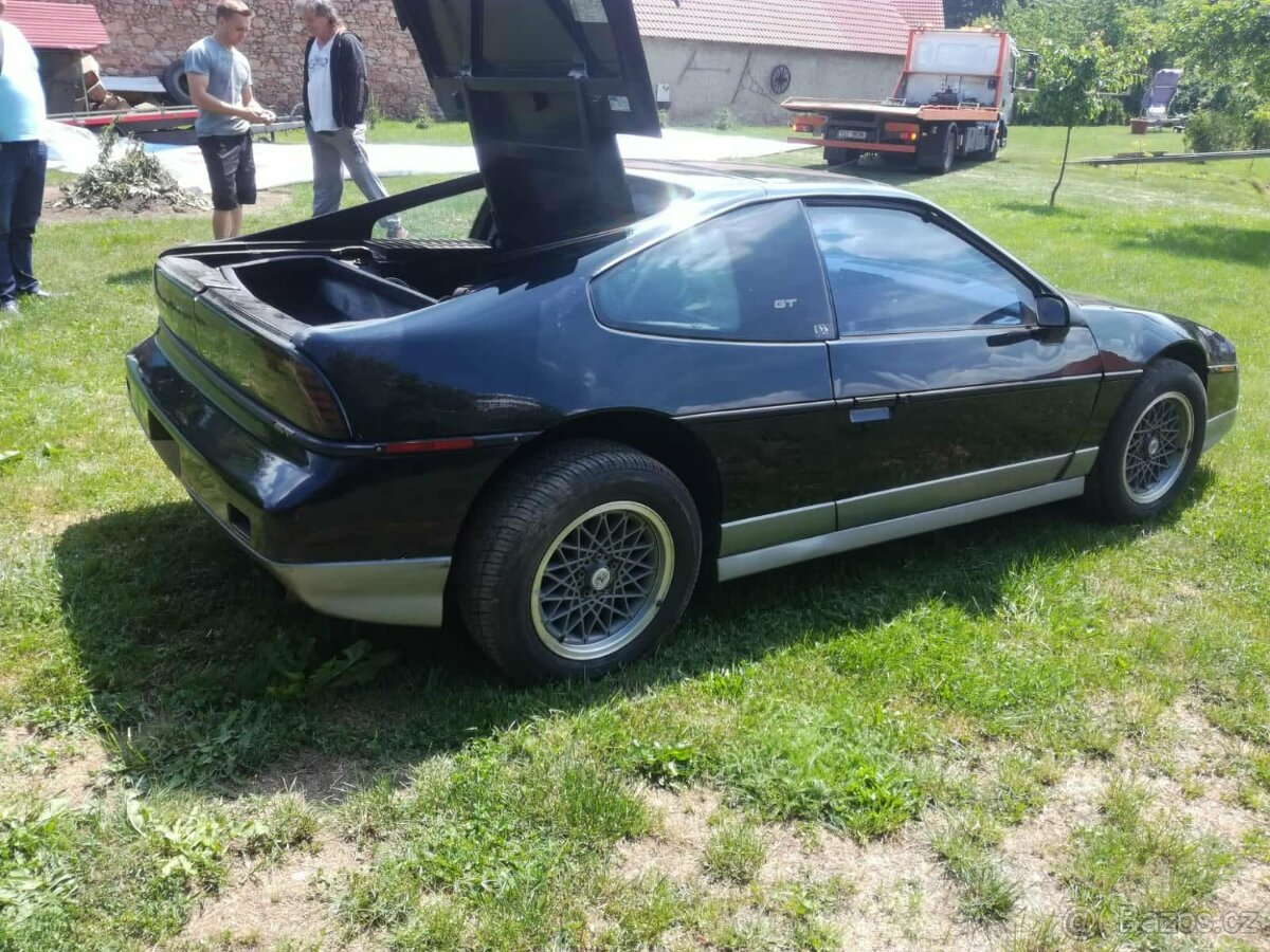 Pontiac Fiero V6 2,8 GT manuál