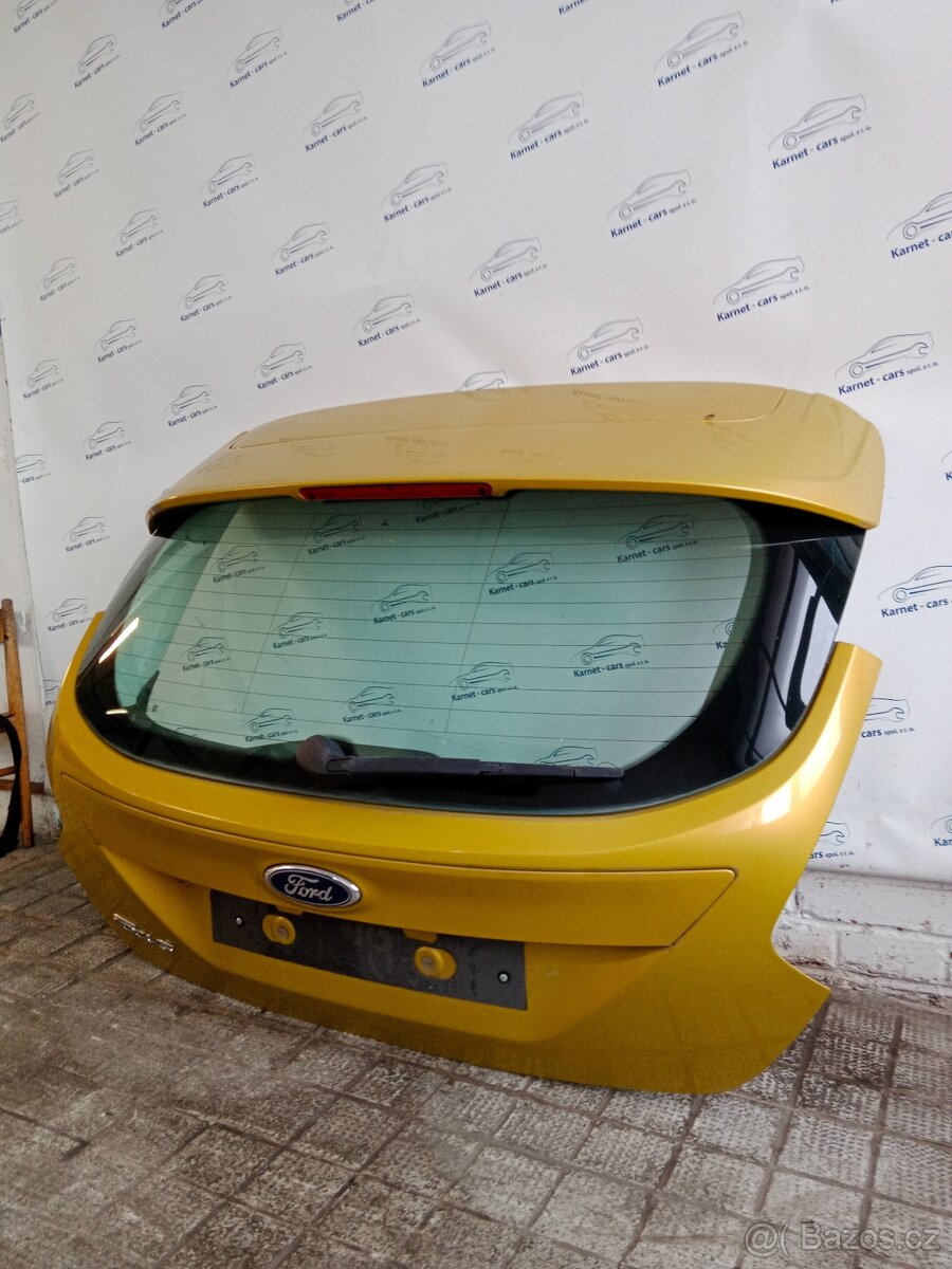 Páté dveře na ford focus III hb rv 2012
