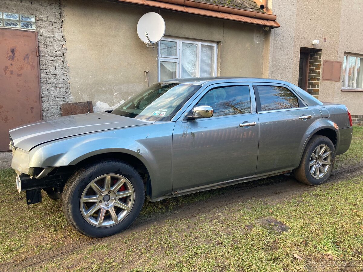 Náhradní díly Chrysler 300c 5.7