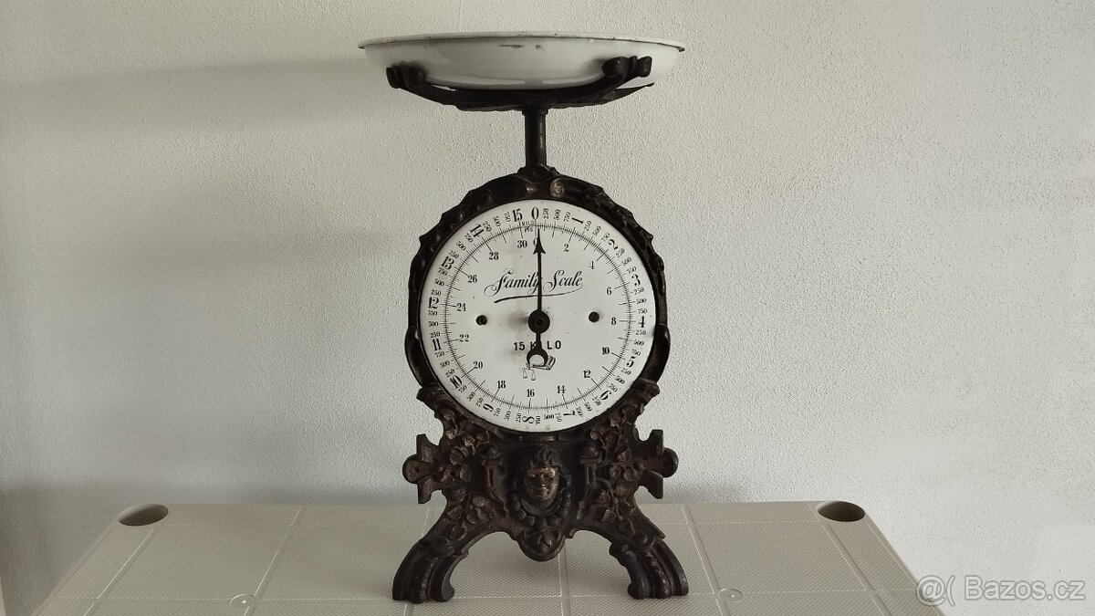 Velmi staré 15kg velké jednomiskové váhy cca 100let staré