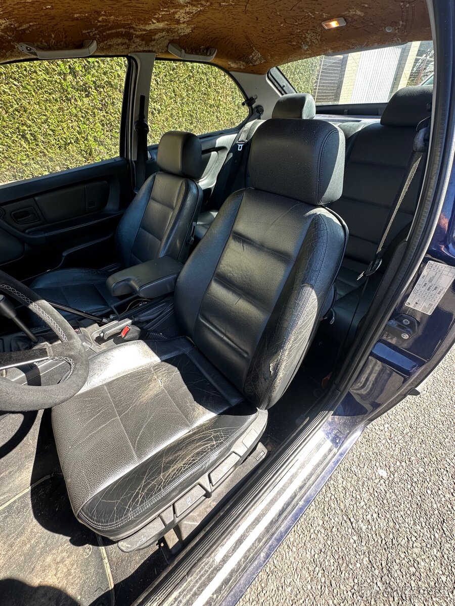 Bmw e36 sedačky Compact