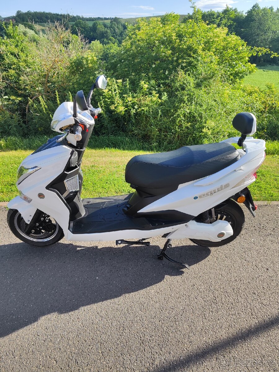 Prodám HECHT Equis e-skútr White