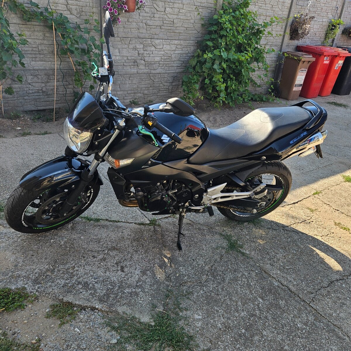 Suzuki gsr 600