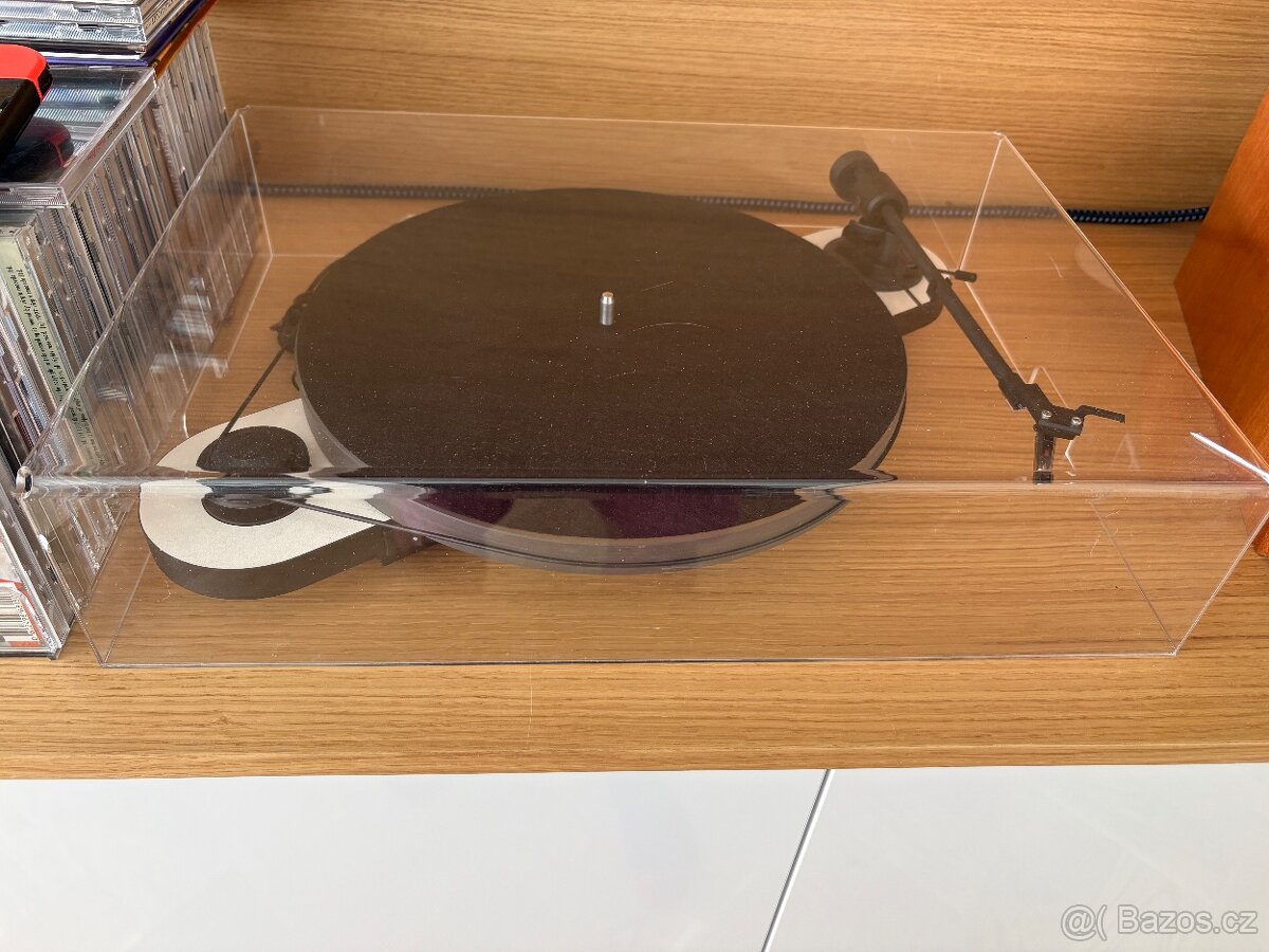 Prodam Gramofon Pro-ject elemental