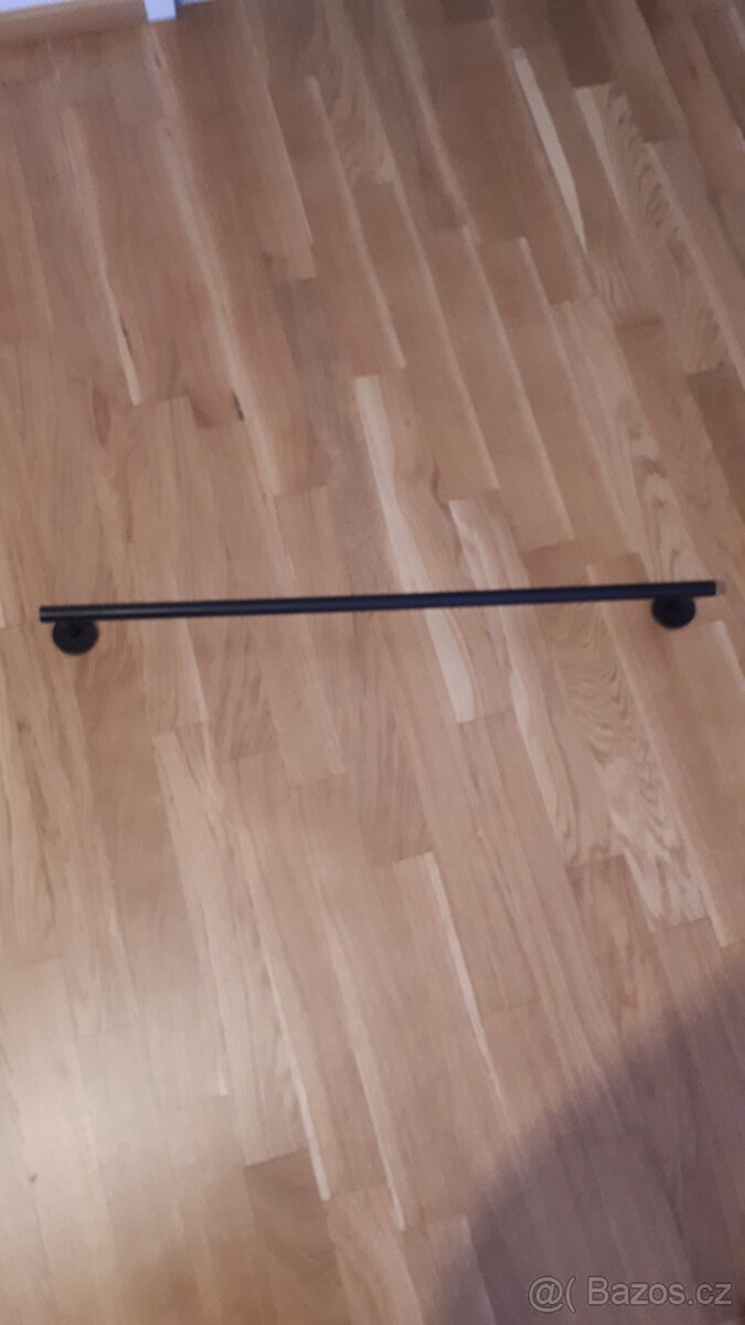 Nová kovová tyč na ručníky černá 76cm