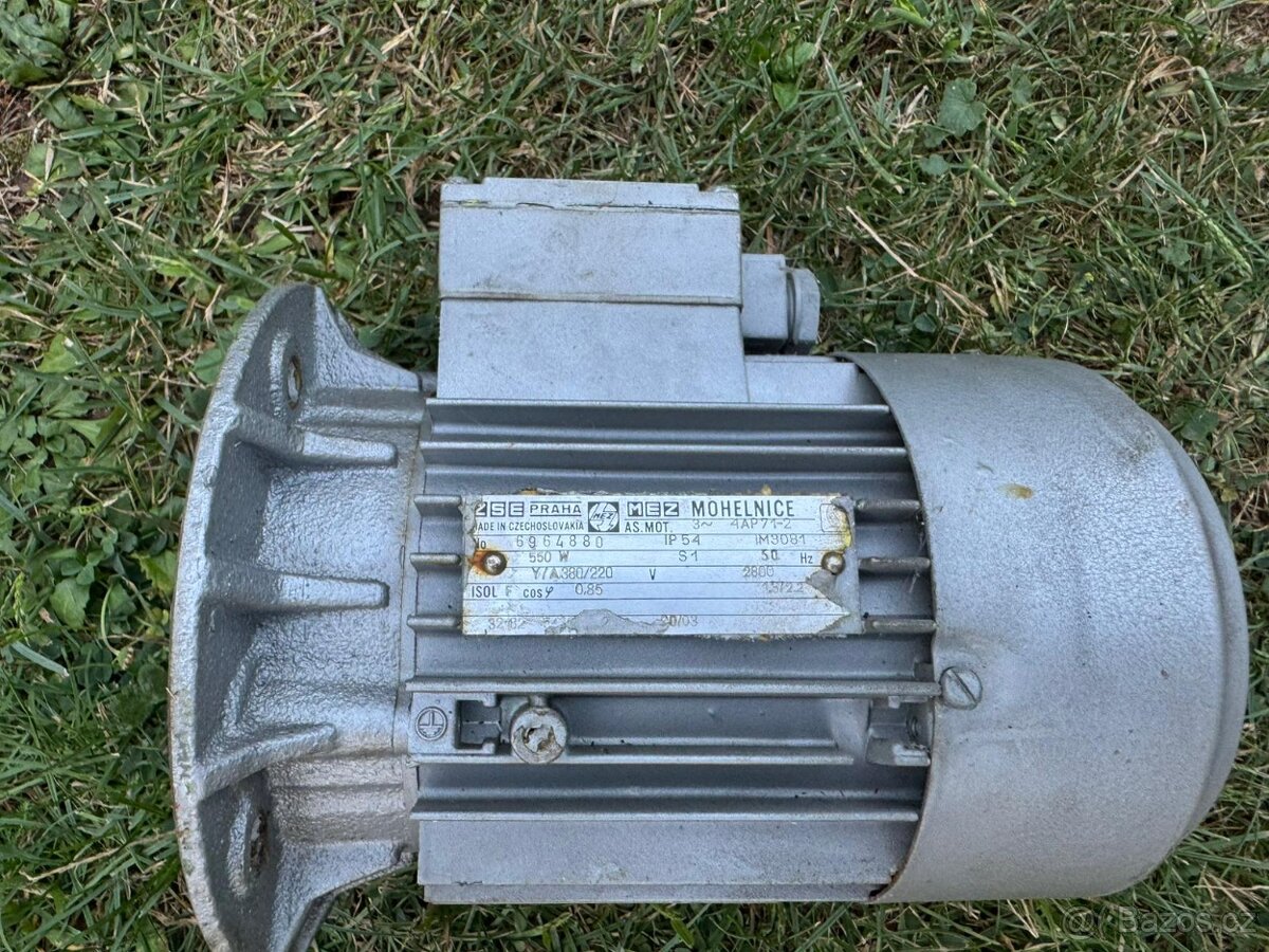 Přírubový motor