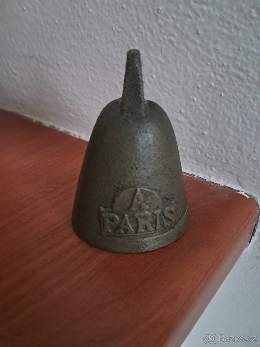 Starý zvonek A Paris