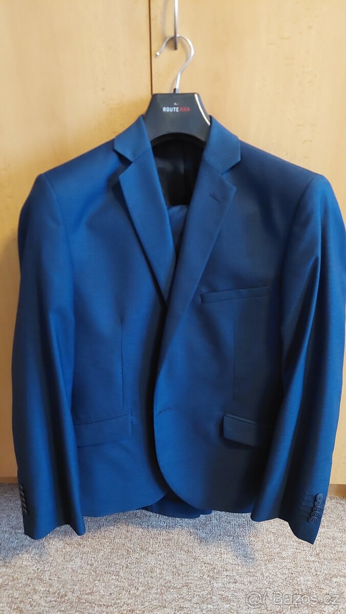 Luxusní modrý oblek