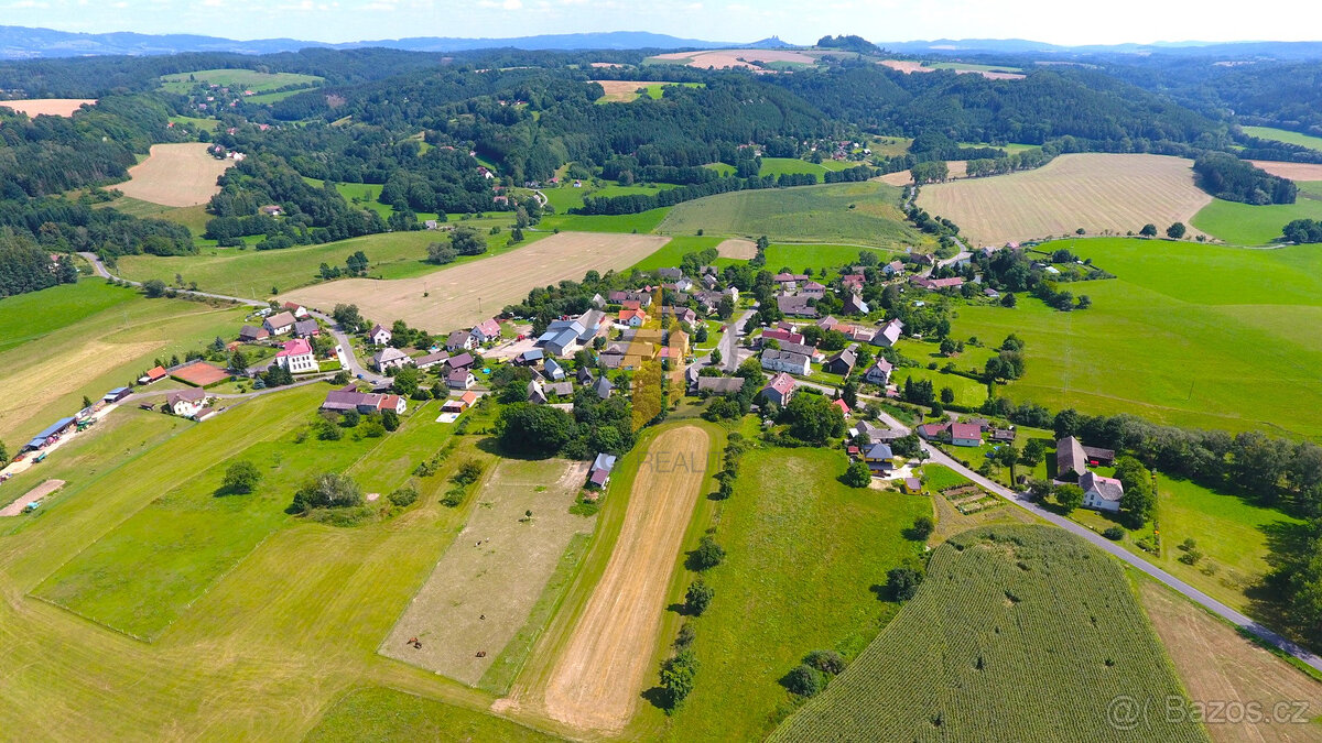 Prodej stavebního pozemku o CP 2510 m2 v oblíbené obci Horní