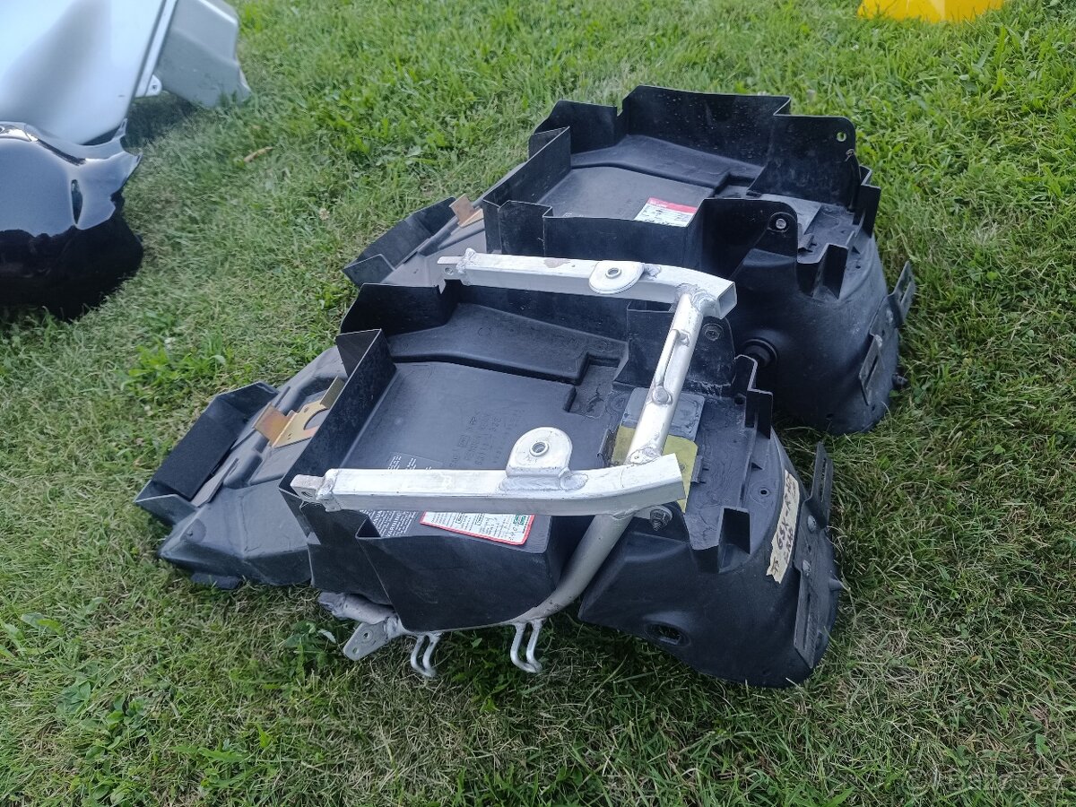 Zadní blatník Suzuki GSX-R 600,750 Srad