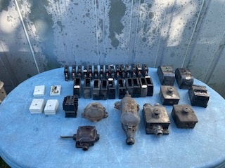 Retro zásuvky,vypínače,jističe..