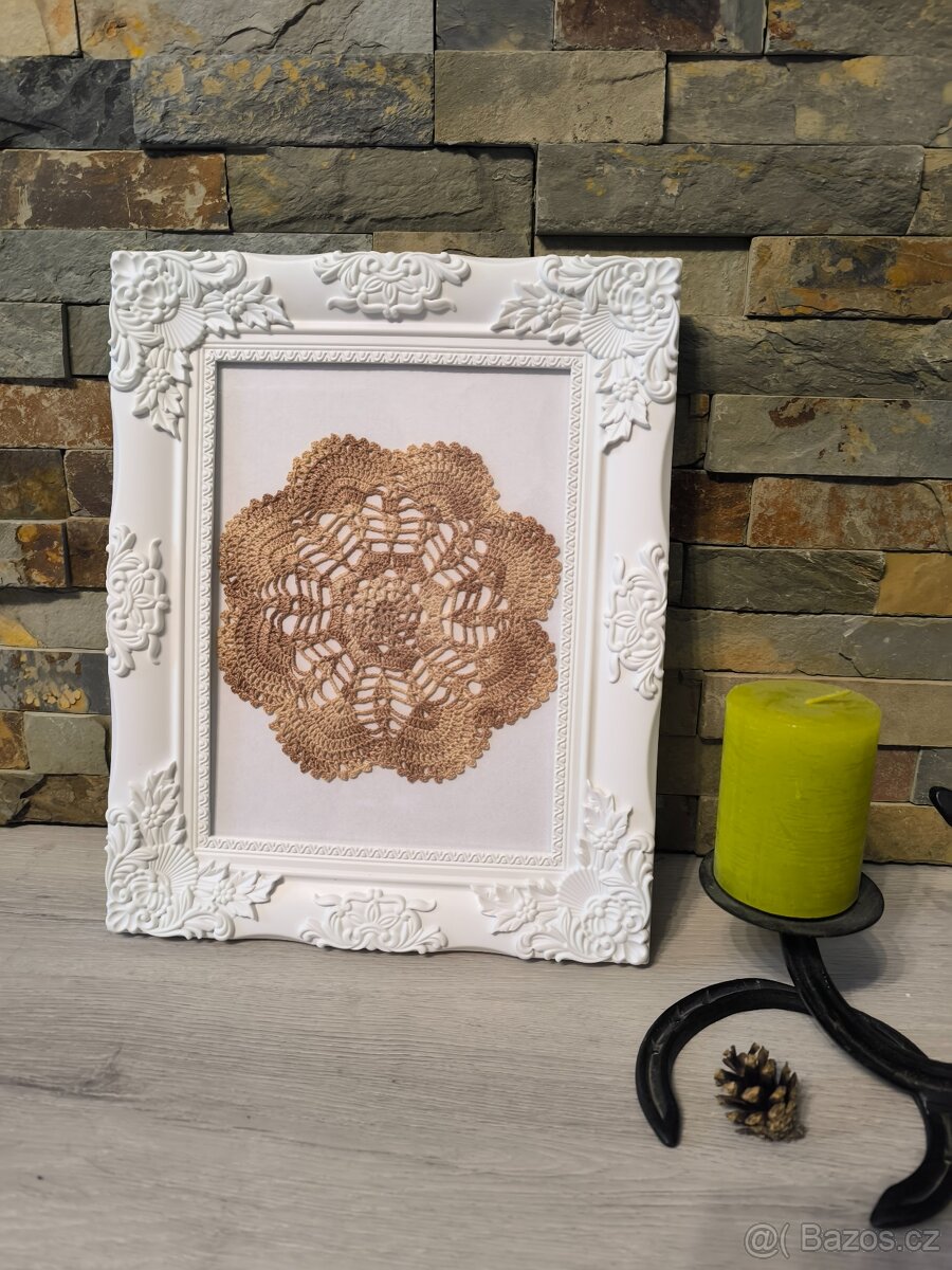 Originální ručně háčkovaný obraz – stylová dekorace