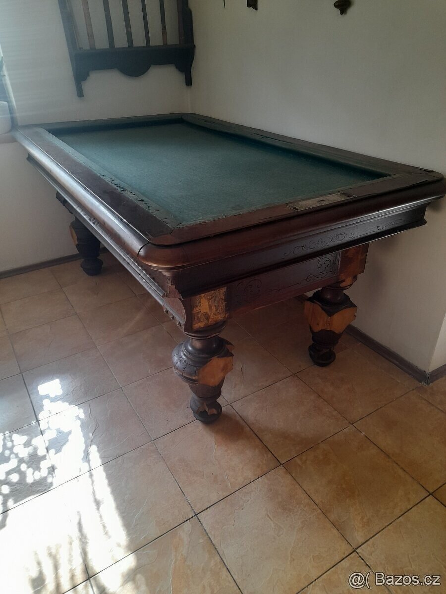 Starozitny kulečník