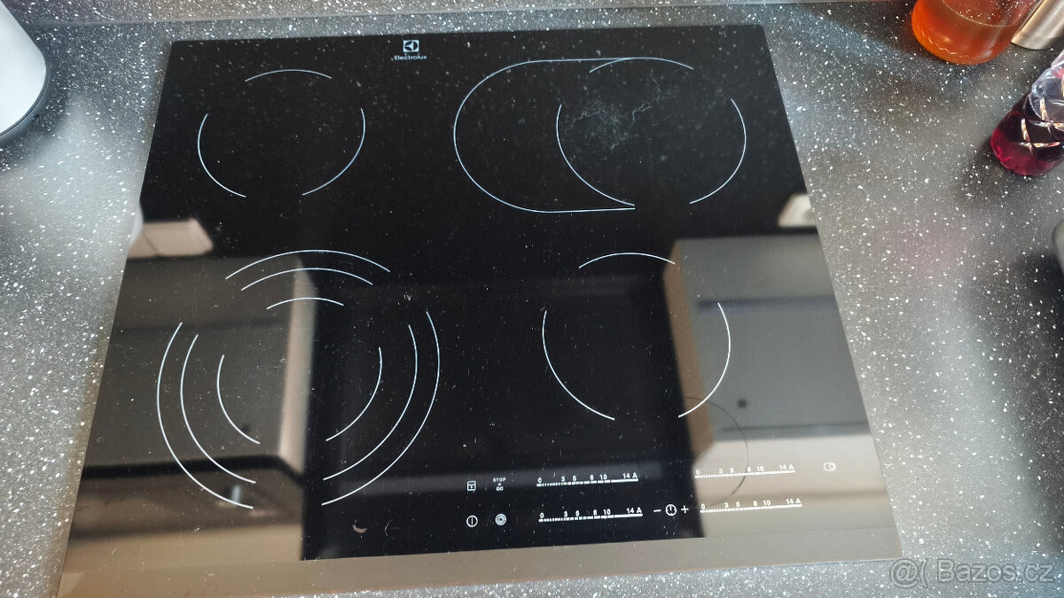 Sklokeramická varná deska Electrolux