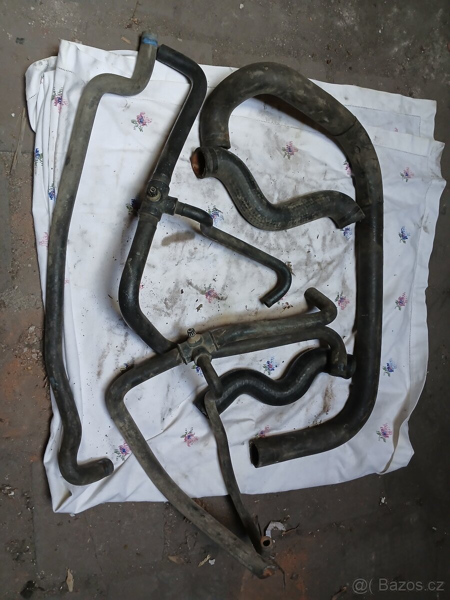 Peugeot 205 hadice - voda TU