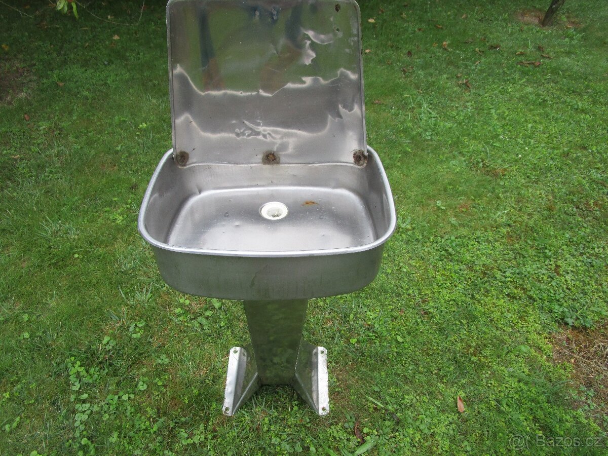 Nerezové umyvadlo venkovní