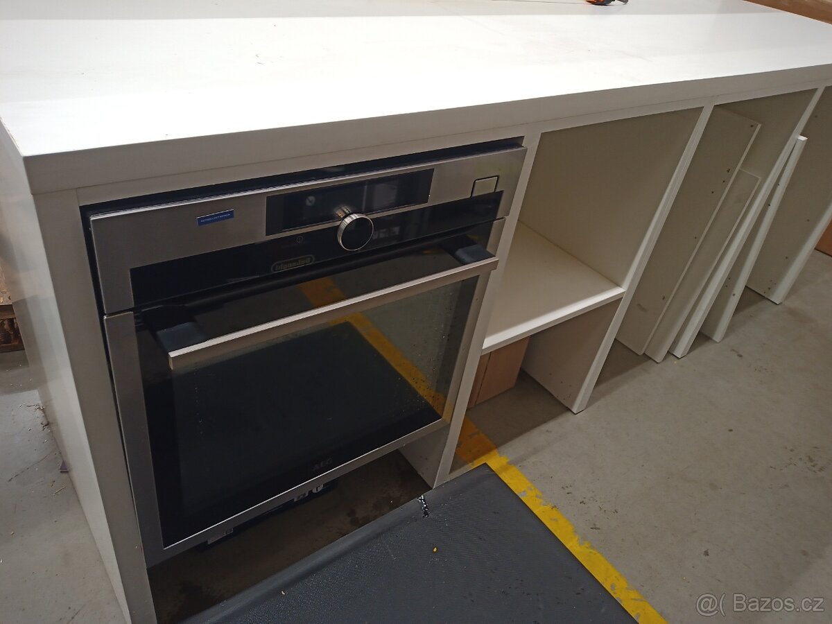 Kuchyňská linka / pracovní stůl