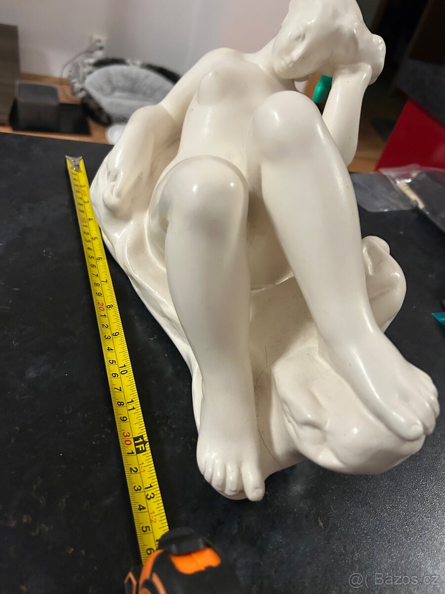 Soška akt velký starozitny 37 cm délka