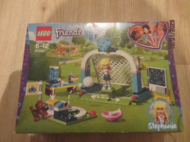 NOVÉ FRIENDS lego 41330 Stephanie na fotbal. treninku