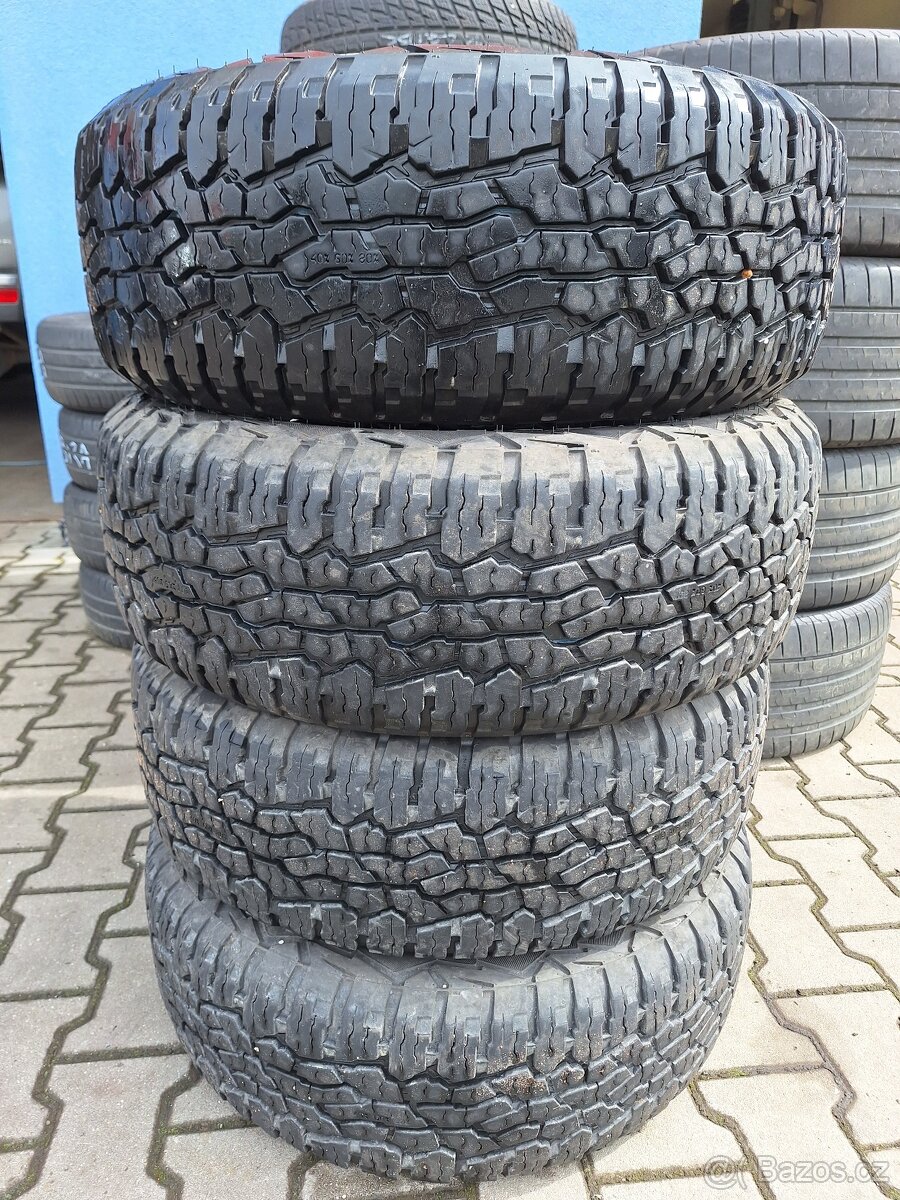 NOKIAN OUTPOST AT 235/65 R17
