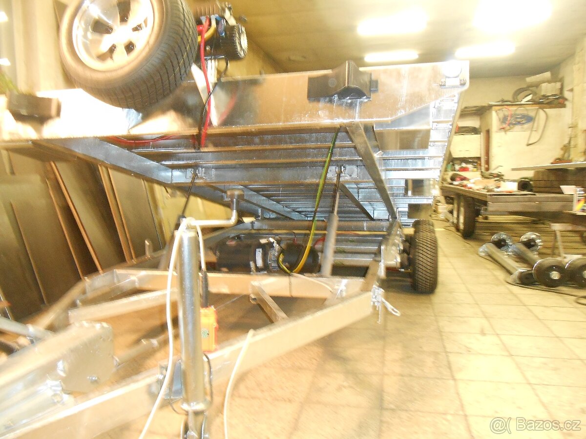 Specialni přepravnik zav.automobilu cel.3500kg