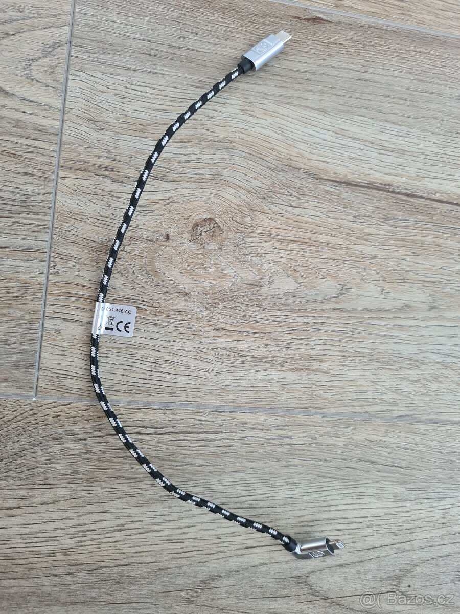 Originální kabel k iPhonu od Volkswagenu