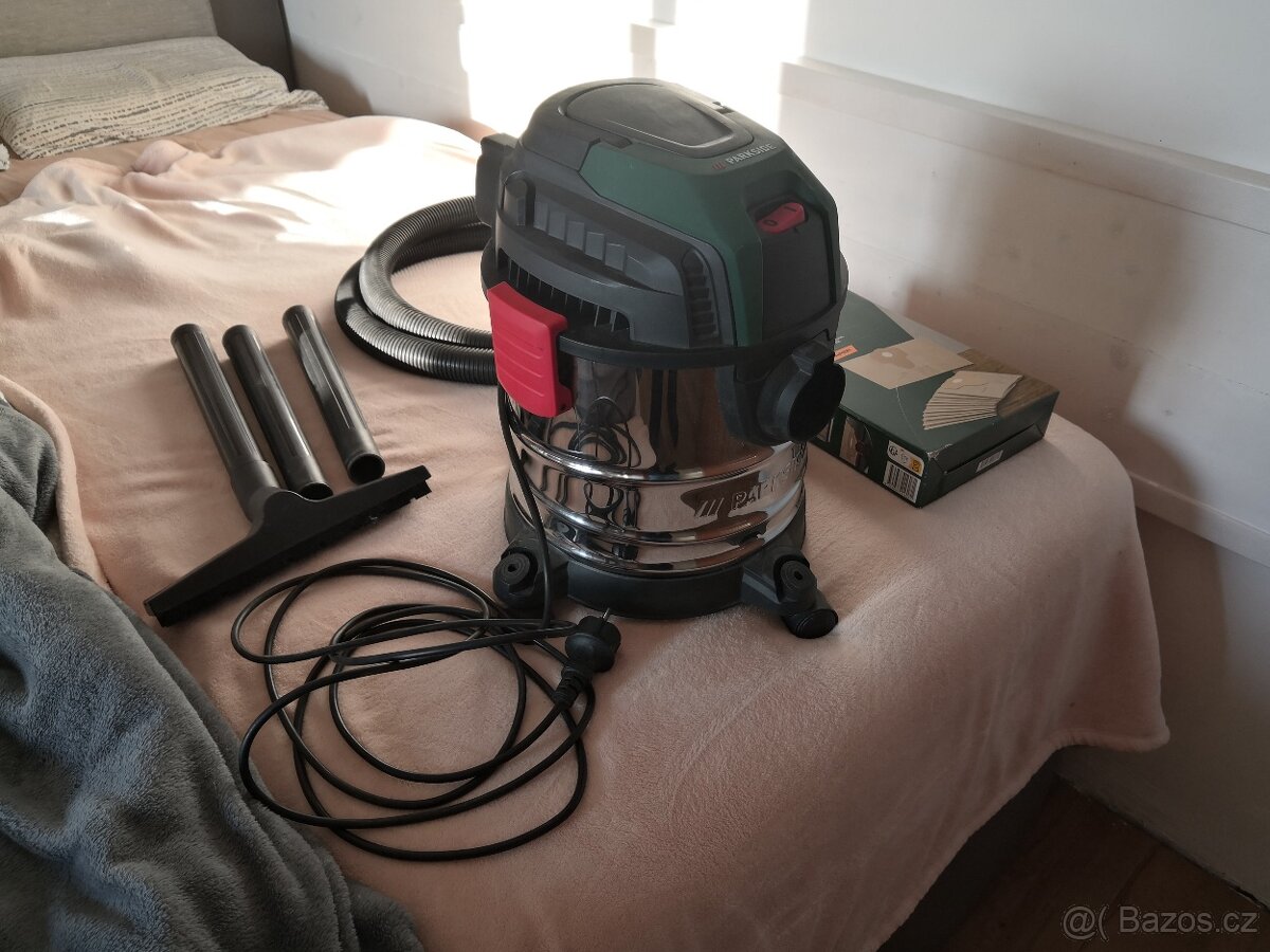 Malý vysavač Parkside PWD 12B1 + 10 sáčků