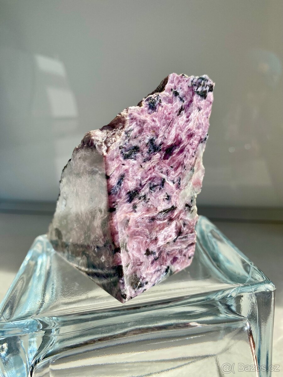 Čaroit, 278g