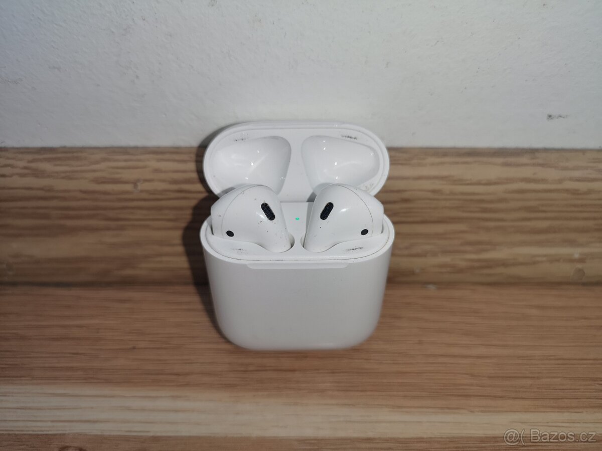 Bezdrátová sluchátka Apple AirPods 2
