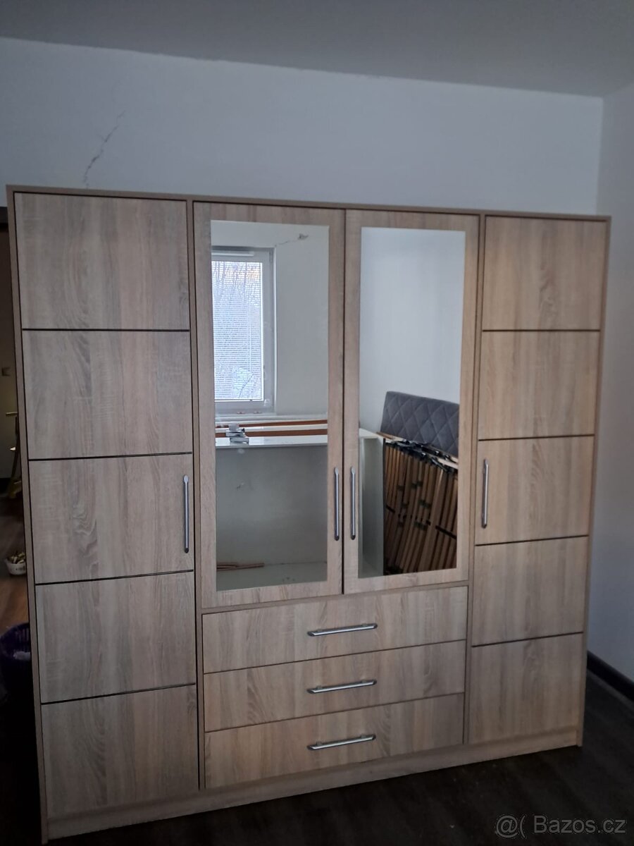 Šatní skříň
