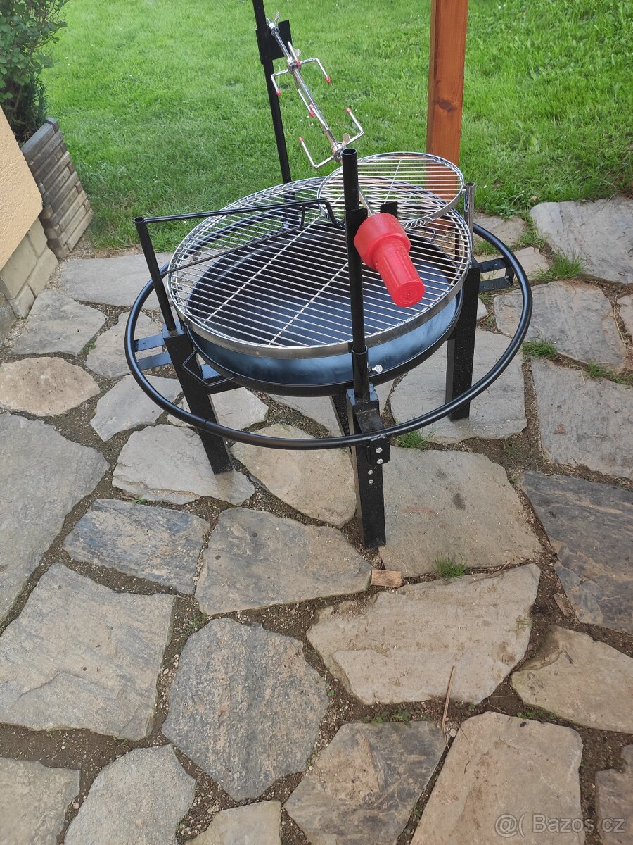 Multifunkční ohniště + gril s el. jehlou