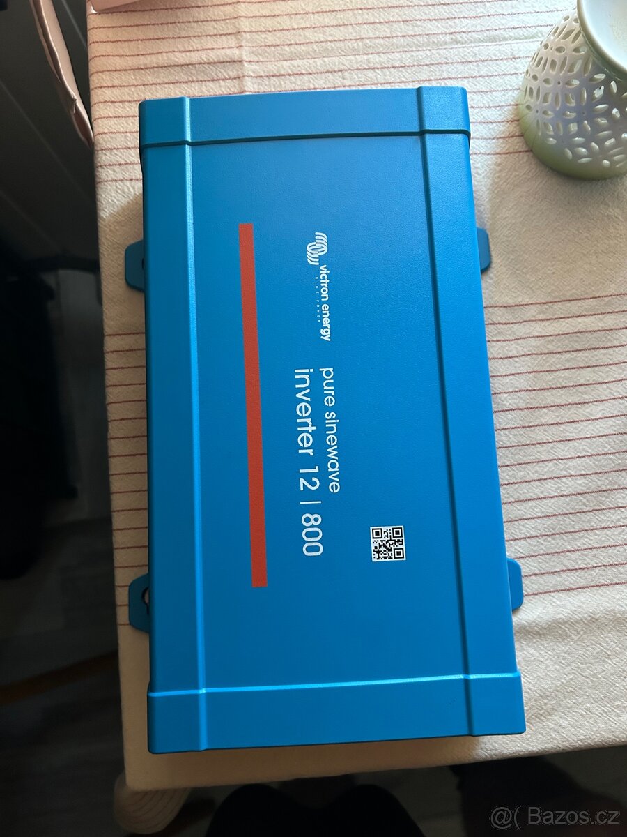 Měnič napětí SINUS Victron Energy 800VA 12V