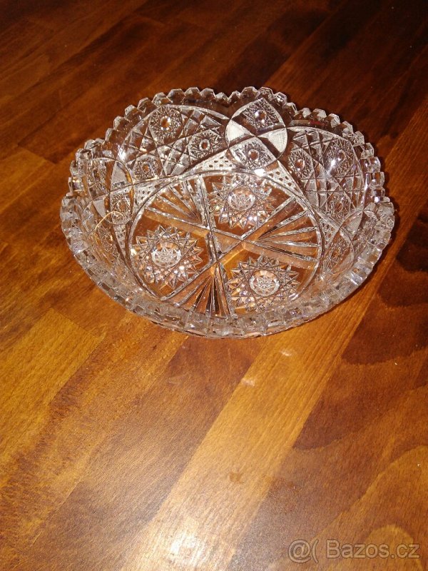 Broušená křišťálová mísa