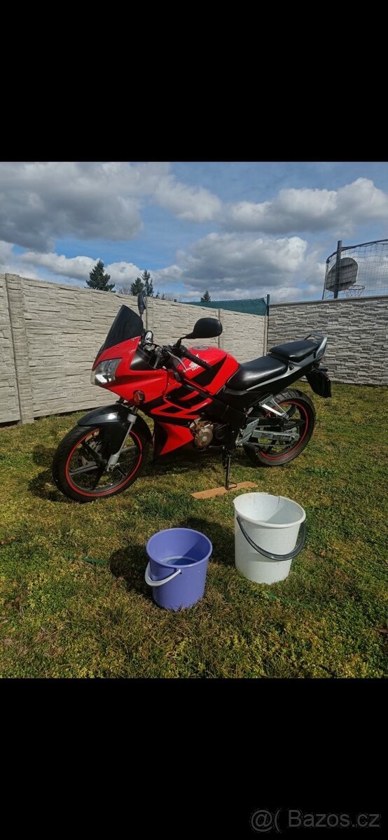Honda CBR 125R (2004)