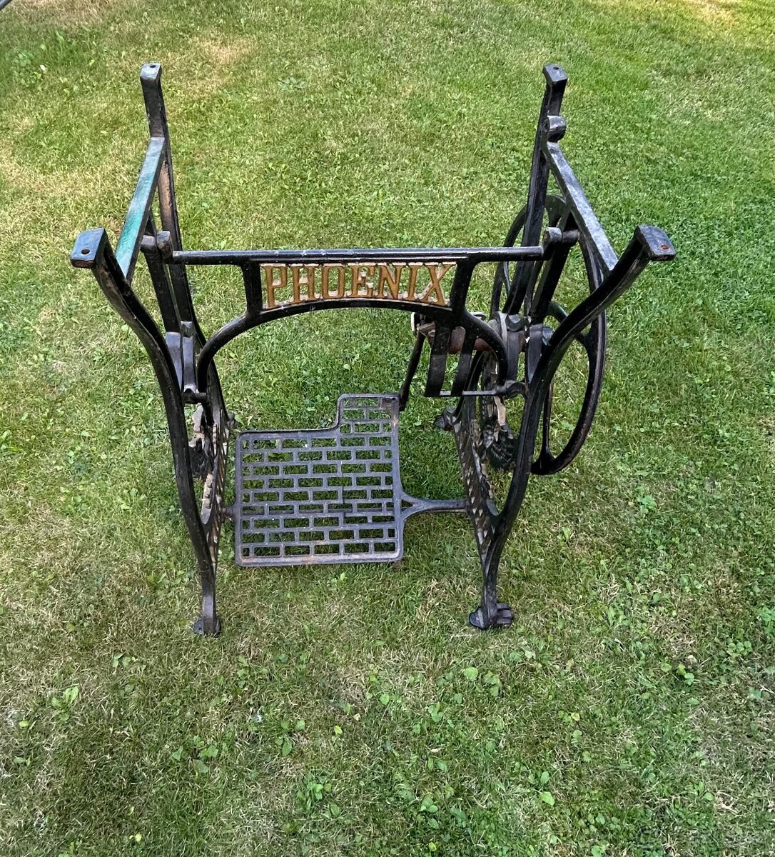 Litinový podstavec od šicího stroje Phoenix