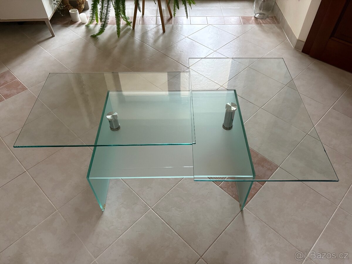 Skleněný stolek