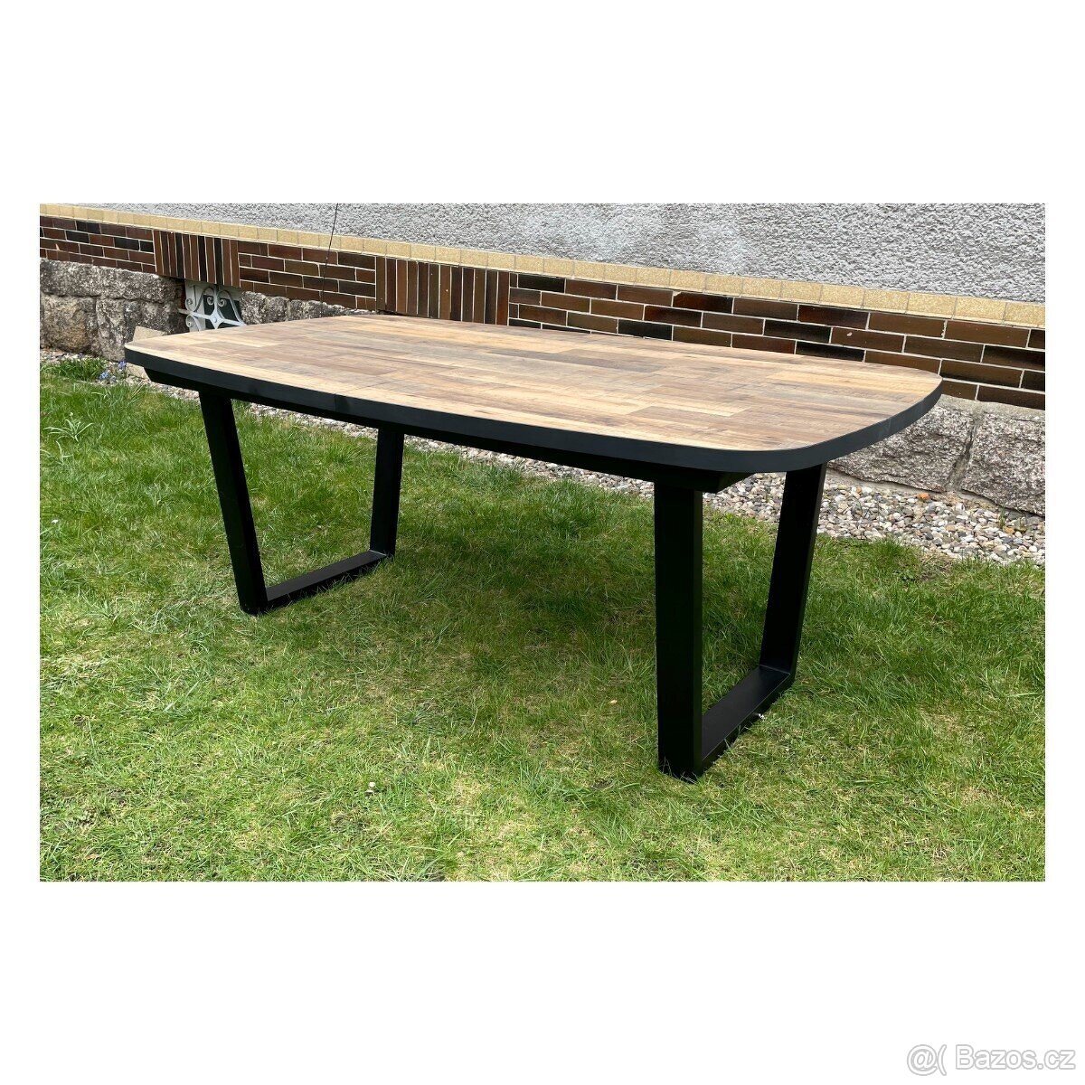 Jídelní stůl Masura – rozkládací, dubová dýha + kov