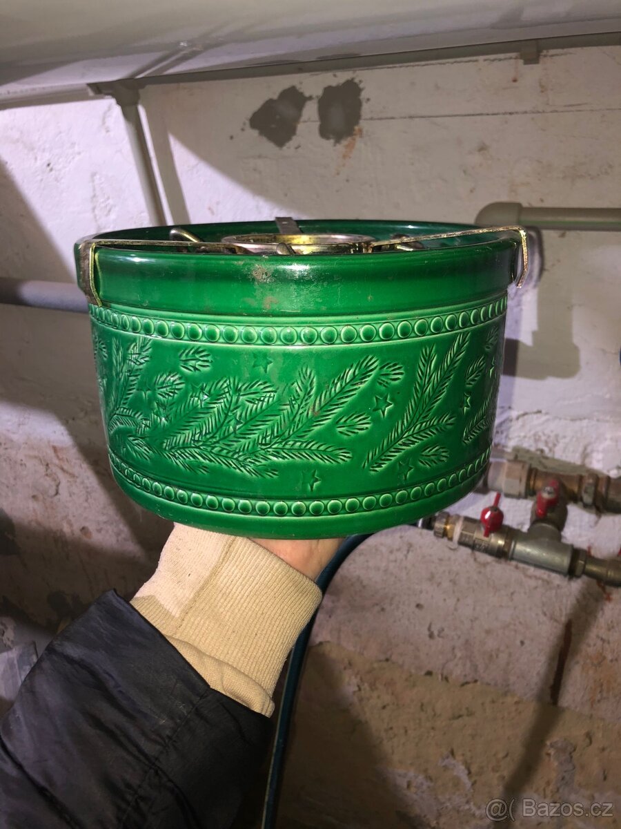 Prodám dva stojany na vánoční stromeček