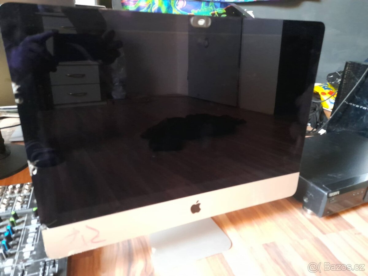 Apple iMac a další elektro a PC HW
