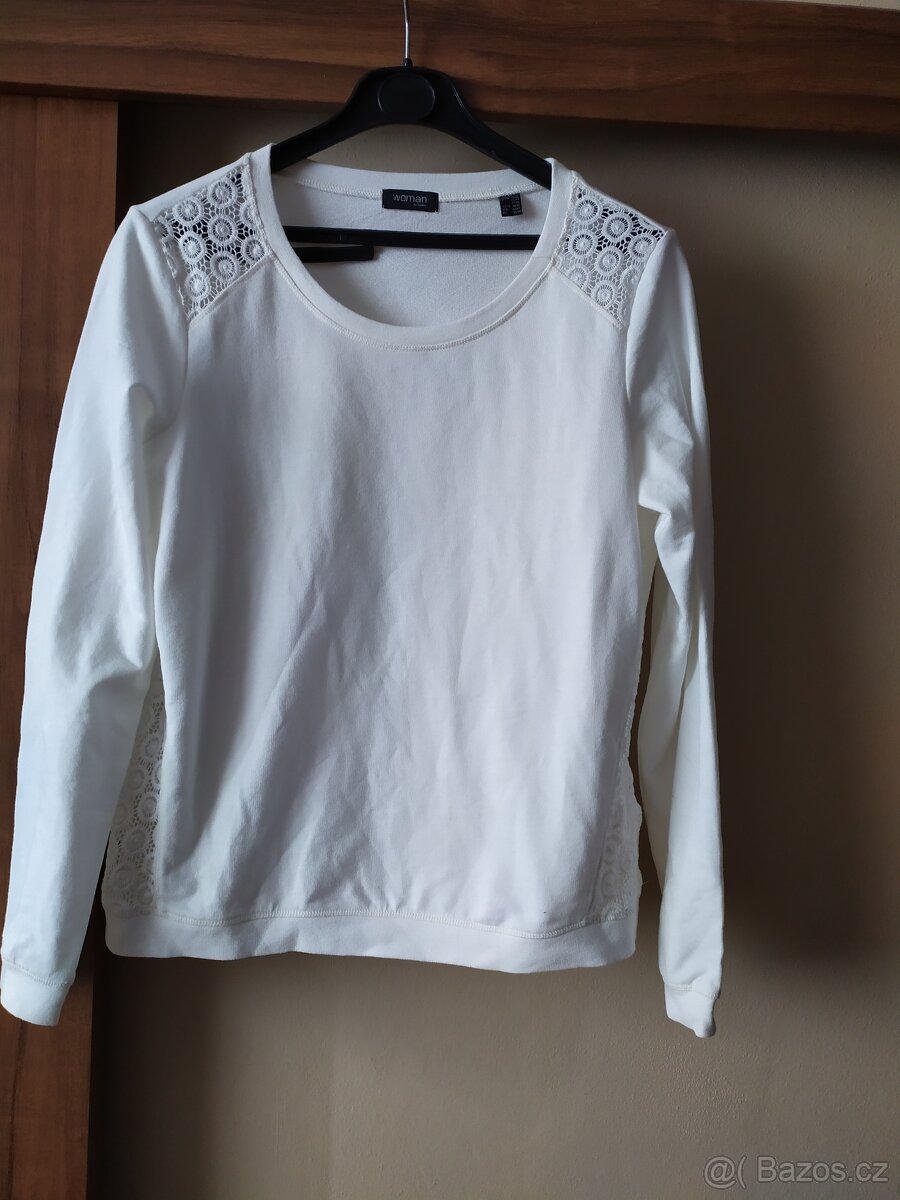 hezká bílá halenka