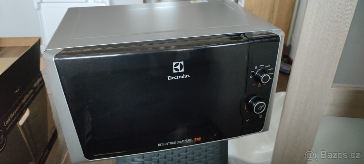 Mikrovlnná trouba Electrolux Ems21400S
